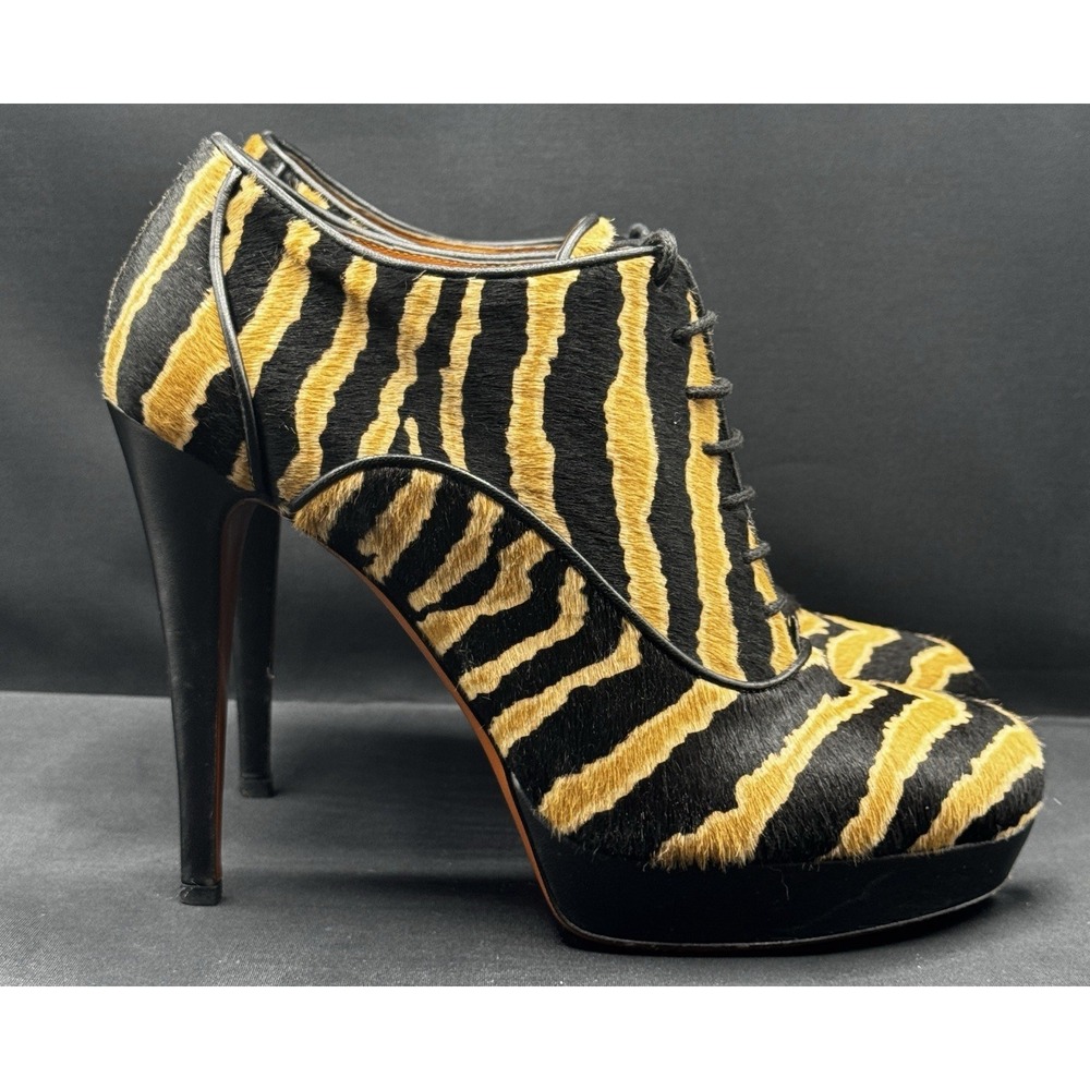 Size 38 - Gucci Betty Lace-up Platform Ankle Booties Pony Hair Zebra Print